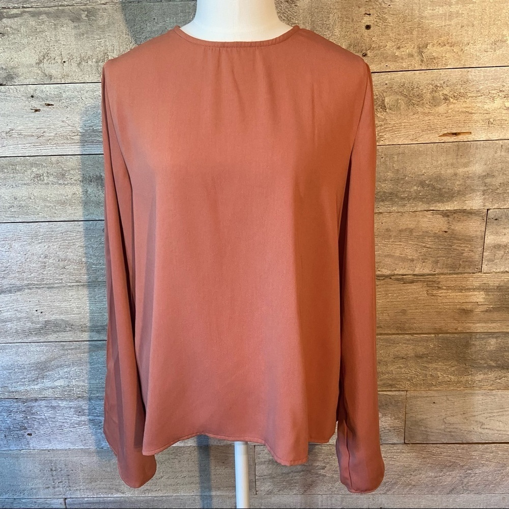 BNWT DO+BE  orange‎ slit sleeve women’s blouse in size small